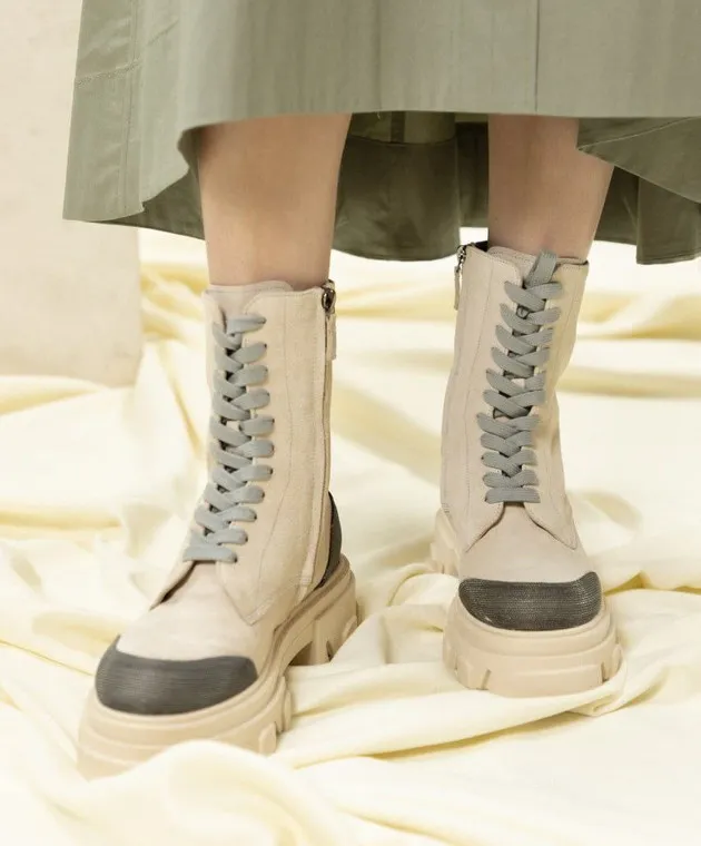 Babe Pay Pls Beige suede boots with monil chain