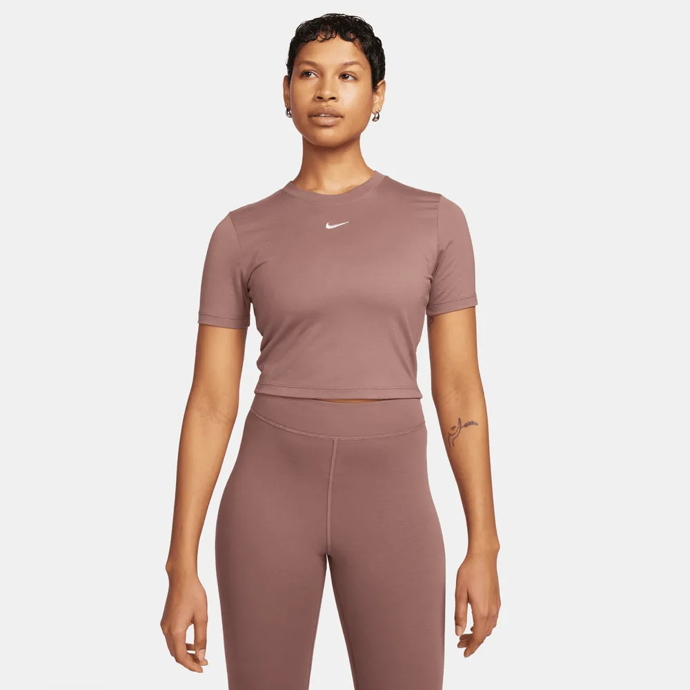 Camiseta Nike Sportswear Essential de Mujer