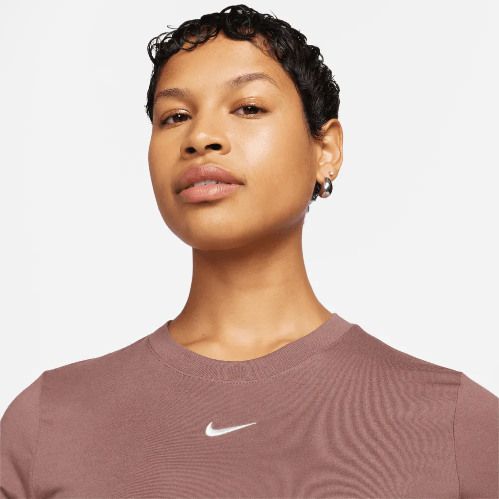 Camiseta Nike Sportswear Essential de Mujer