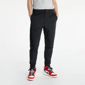 Nike Sportswear Tech Essentials