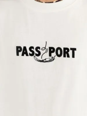 Pass Port Featherweight Embroidery Camiseta